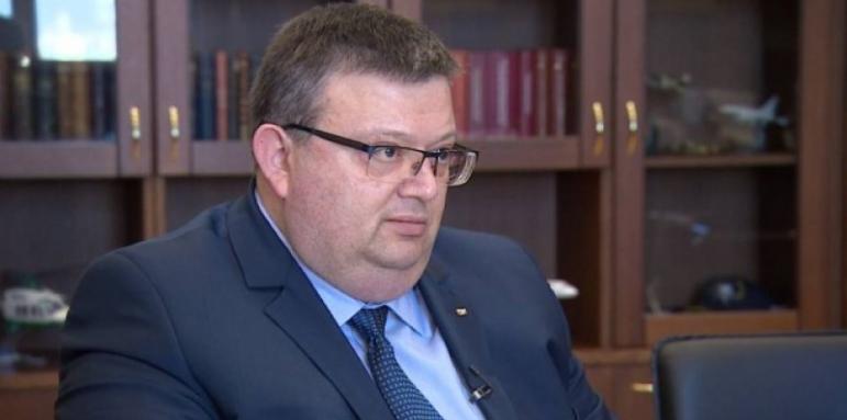 Цацаров за присъдите по EVN: Имало е совалки в посолства